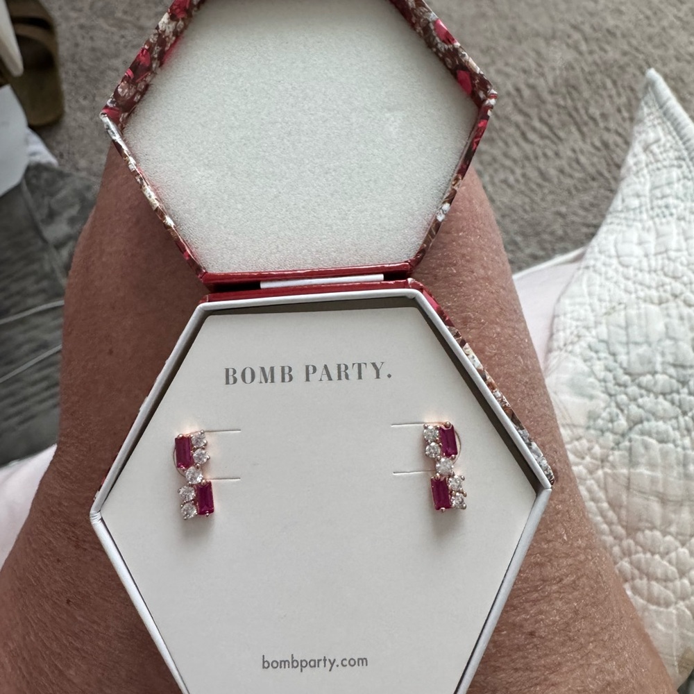 Always Extra Main Stone: Lab Created Ruby Corundum
Materials: Rose Gold Plating